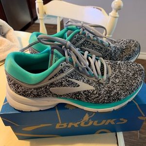 Ladies running shoes